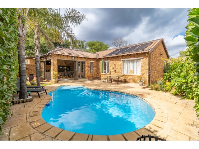  16 Pin Oak Place Grand Prix St, Weltevreden Park,  Roodepoort 